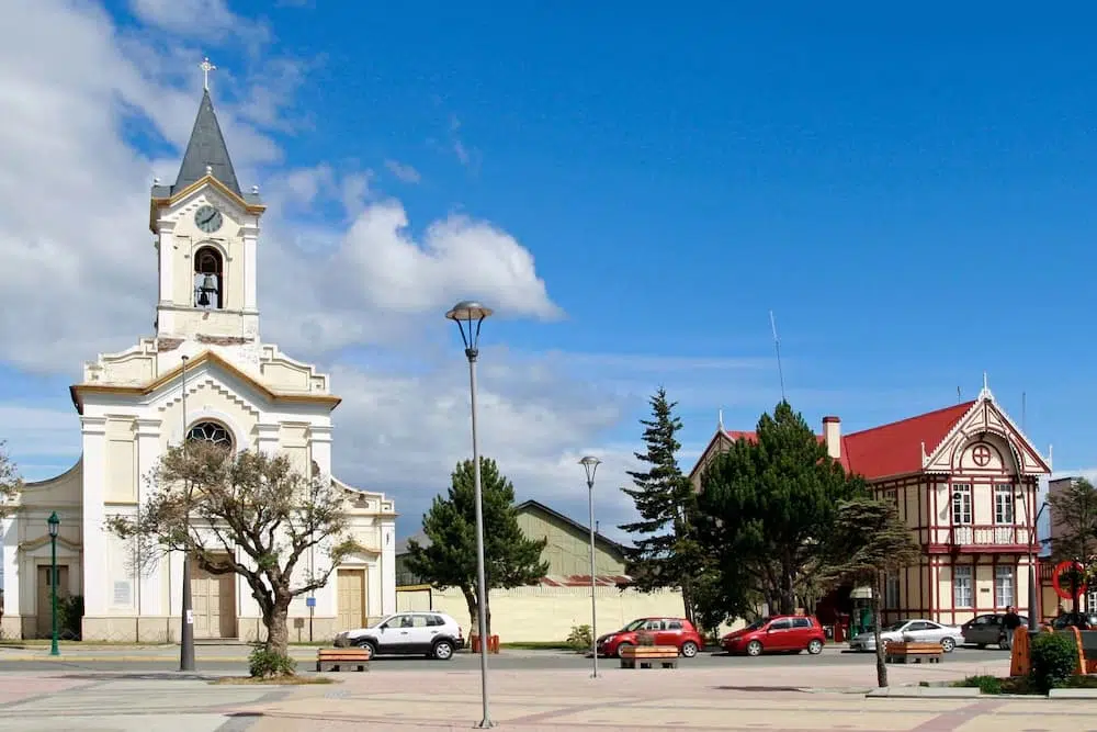 puerto-natales-plaza-de-armas-chile